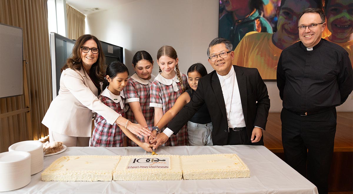 Bishop Vincent Long and Ms Fabri cutting into cake