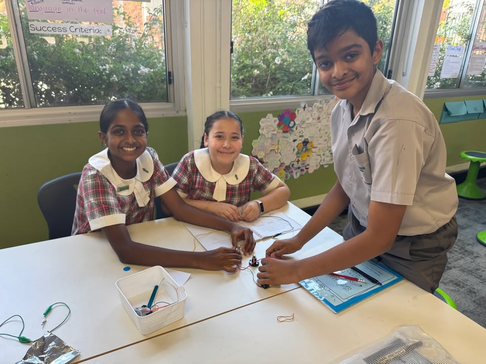 975098801070667_1445752550671954-1